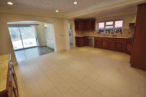 Kitchen/Breakfast Room- click for photo gallery